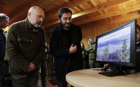 La presentación de la tecnología de detección temprana de incendios forestales, en la Reserva Nacional Lago Peñuelas, Valparaíso (Chile).