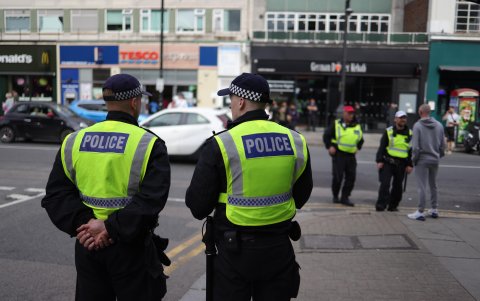 Oficiales de policía en North Finchley mientras se esperan nuevas protestas de extrema derecha en la zona y en todo el país, en Londres, Gran Bretaña, el 7 de agosto de 2024.