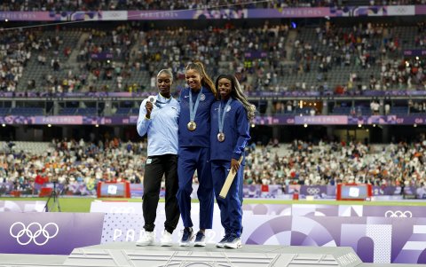 Ceremonia de entrega de medallas en el Stade de France.