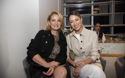 Janet Hinostroza y Nathaly Pernett.