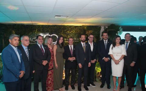 Ronald Merino, Ángel Córdova, Luis Cabezas-Klaere, Nathalie Vanegas, Daniela Falquez, Ezequiel Barrenechea, Pablo Pita, Michel Deller, Marco Larco, Verónica Alcívar y Sergio Rodríguez.