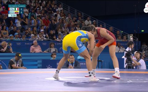 Luisa Valverde en la pelea ante la italiana Aurora Russo en la lucha femenina 57 kilogramos