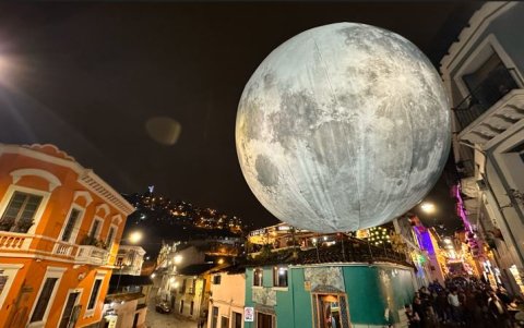 Un globo gigante en forma de La Luna será parte del festival ‘Quito, Luz de América