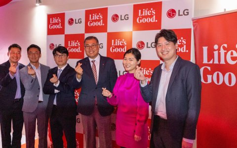 Directivos LG (de izquierda a derecha): Kyung Sik Kim, HA PM de LG Panamá;  Chung Gun, Air Solution PM de LG Panamá; Salomon Kim (Presidente de LG Panamá); Jason Jung (Presidente de LG Ecuador); Yoonah Kim (Vicepresidenta de LG Ecuador y Product Manager de H&A); Luis Nam (Product Manager de HE LG Ecuador).