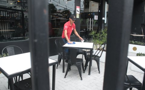 Los locales buscan mantenerse completamente protegidos