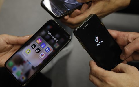 WhatsApp, TikTok y otra aplicaciones de redes sociales, están en la mira del presidente de Venezuela, Nicolás Maduro.