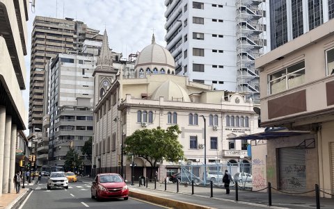 La Merced. Esta iglesia fue construida desde 1934 hasta 1936. Tiene una cúpula central.