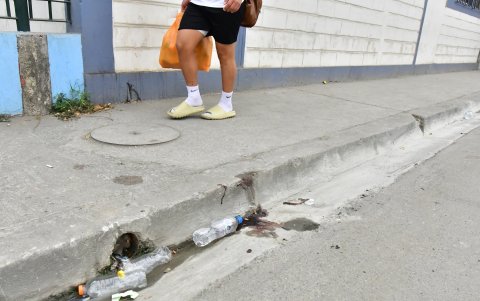 Delincuentes lo asesinaron en presencia de un policía.