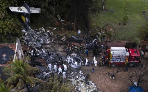 El avión cayó cerca al condominio Recanto Florido, en la ciudad de Vinhedo.