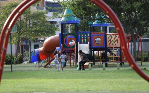 La afluencia no es masiva al parque Huancavilca, en el centro de Guayaquil.