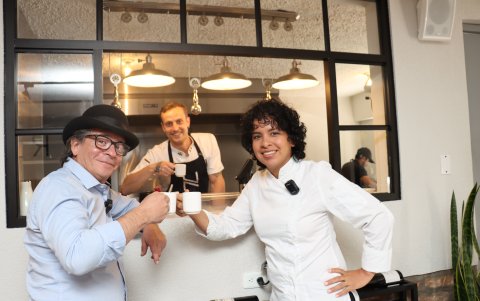 Se siente el cariño que se tienen Julia y Loris, y que lo trasladan a los platos de Negrita.