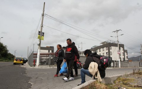 Los moradores de El Troje colocaron letreros de advertencia para los ladrones.