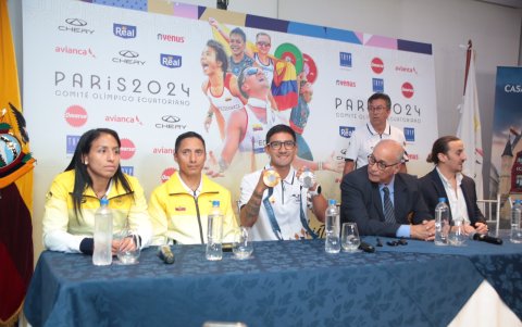 Pintado junto al presidente del COE.