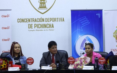 Neisi Dajomes y Angie Palacios también arribaron al país.