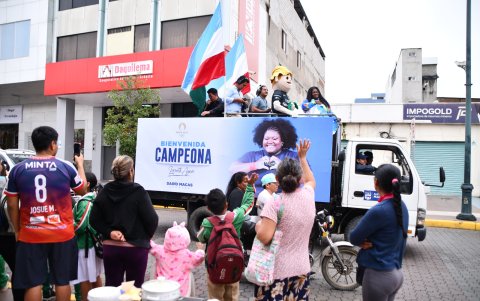 Lisseth Ayoví durante la caravana.
