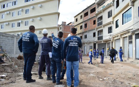 El Ayuntamiento de Río de Janeiro inició el derribo de 40 construcciones irregulares de hasta seis pisos de altura.