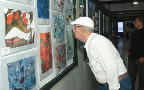 Jorge Carmigniani admira cada detalle.