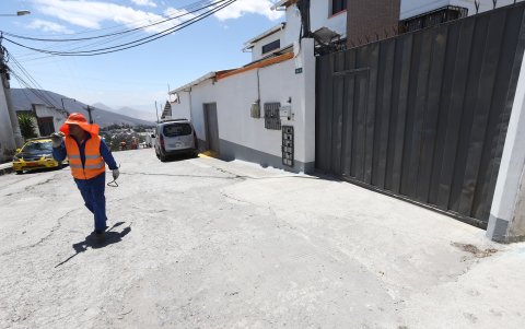 Métricas-Web S.A.S. registra ante la Superintendencia de Compañías una dirección en el norte de Quito, en donde no hay un letrero sobre su funcionamiento. Allí tampoco quisieron dar información