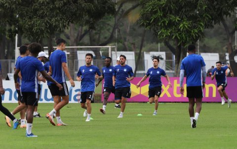 Emelec está imposibilitado de fichar jugadores hasta 2025, por deudas con otros futbolistas.