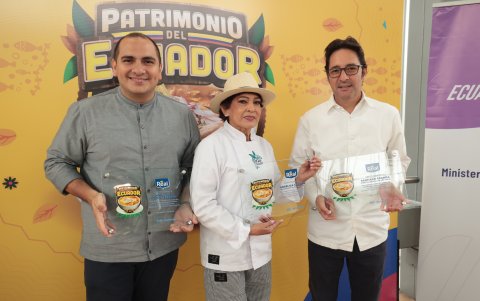 Miguel Ponce, Angélica Cujilán y Santiago Granda fueron reconocidos como legítimos custodios de la receta del encebollado.