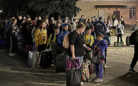 Personas evacuadas de las regiones de Belgorod y Kursk llegando a puntos de alojamiento temporal en Nevinnomyssk, en Stavropolsky Kray, Rusia, el 15 de agosto de 2024.
