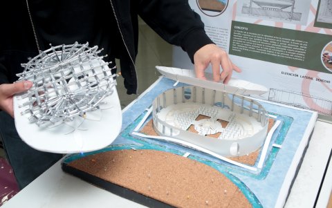 2. Bosquejo. Con maquetas, los alumnos presentaron diseños de velódromos en la Villa Olímpica en Guayaquil, en una hipotética sede de los Juegos Olímpicos en 2064.