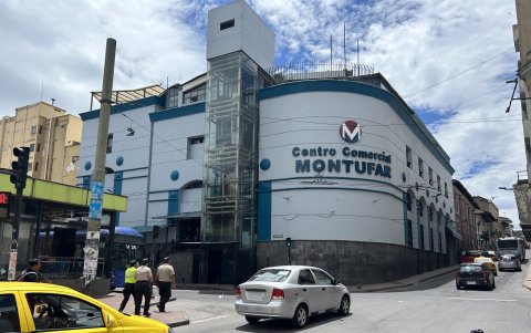 El Centro Comercial Montúfar funciona desde hace más de veinte años. Tiene ocho pisos y 365 locales.