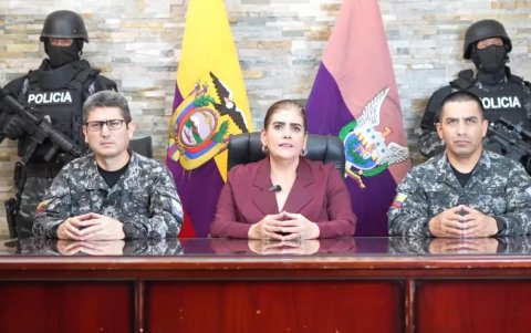 Video. La ministra del Interior Mónica Palencia grabó un mensaje como si estuviera en un búnker aguantando la arremetida de los golpistas.