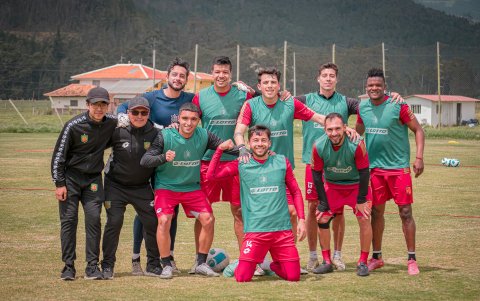 Deportivo Cuenca alista el equipo para medirse ante Universidad Católica