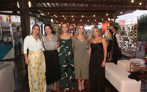 Ericka López. Hilda Lecaro, María Fernanda Valverde, Vanessa León y Nelly Neira.