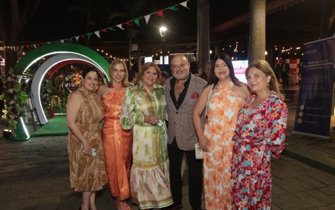 Astrid Kuri, Karina de Nugué, Vivian de Jalil, Guido Jalil, Sonia Damerval y Laura de Cassinelli.