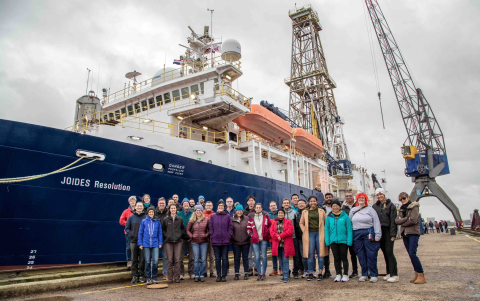 El equipo científico de la Expedición 401 tomó una fotografía antes de abordar el JOIDES a principios de esta semana.