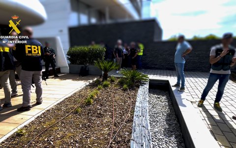La Guardia Civil ha detenido en Estepona (Málaga) al líder de una red internacional de ciberdelincuencia.