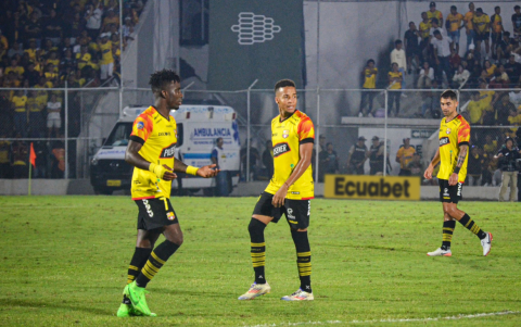 Barcelona pierde el encuentro ante Orense en el estadio 9 de Mayo de Machala.