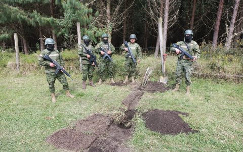 Militares retiraron las mangueras que fueron encontradas en el poliducto.