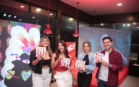 Diana Salazar, Valeria Salazar, Veriuska Tolpa y Daniel Brett.