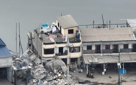 Así fue como quedó uno de los muelles de Puerto Bolívar tras un ataque terrorista.