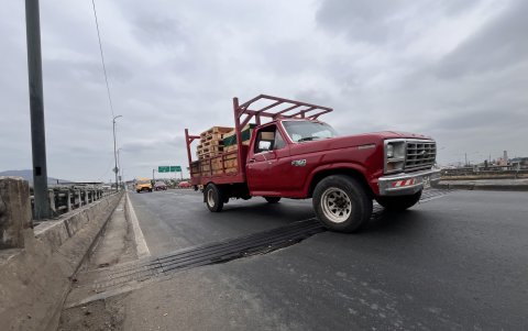 Estructura. La obra presenta daños en sus juntas; además, carece de luminarias.