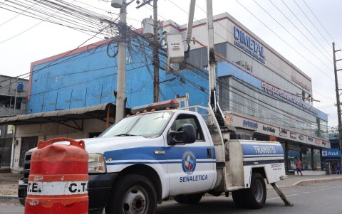 CTE realiza el mantenimiento de semáforos, priorizando los que están en zonas peatonales.