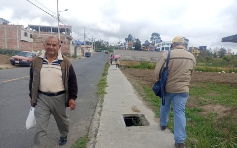 Ciudadanía. Rodrigo Álvarez espera que exista una mayor conciencia y las personas dejen de sustraerse las tapas de los sumideros, pues esto genera peligro.