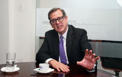 Carlos Rabascall es el precandidato presidencial de la Izquierda Democrática (ID).