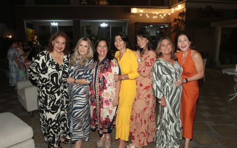 Ingrid Nogales, Anita Albán, María Isabel de Nath, Antuca de Romero, Rossi de Valdez, Giselle de Nadan y Sonia de Portaluppi.