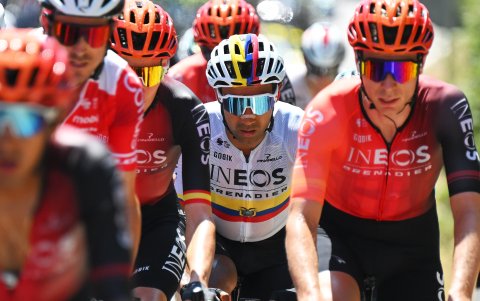 Jhonatan Narváez (c) fue parte del esprint final de la quinta etapa de la Vuelta a España.