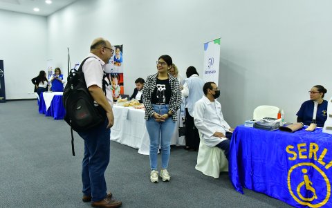 Las fundaciones se ubicaron en sus stands con folletos, stickers, productos a la venta y trabajos lúdicos.