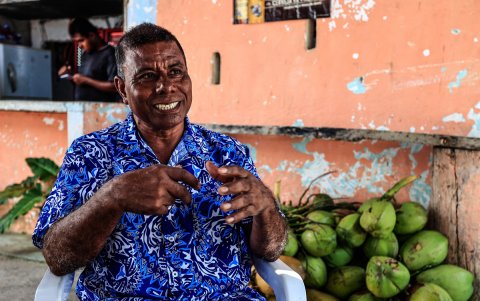 Mario Habana Martínez tiene 41 años viviendo y trabajando en Playa Bonfil