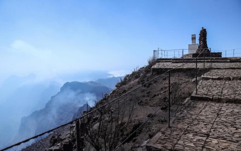 El incendio está progresando en dirección a una central hidroeléctrica y al bosque de laurisilva, patrimonio mundial de la Unesco.