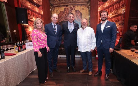 Bessie Arellano, Miguel Eugene, Álvaro Dassum, Ramón Barranco y Ramón Barranco (hijo).