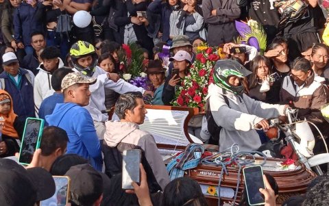 El sepelio se llevó a cabo en el cementerio de la misma localidad en donde ocurrió el asesinato del menor de edad.