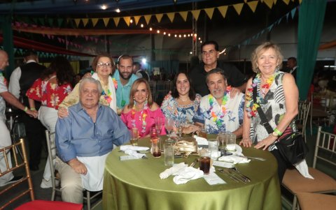 Cecilia de Pino, Keko Barriga, Mario Viteri, Marcos Molina, María Leonor de Molina, Luchi de Torres, José Luis Torres y Ana Herrería.