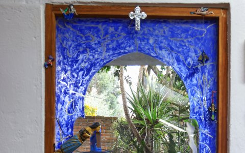 Miguel Betancourt cuenta con más de cuarenta años de trayectoria en la plástica nacional.